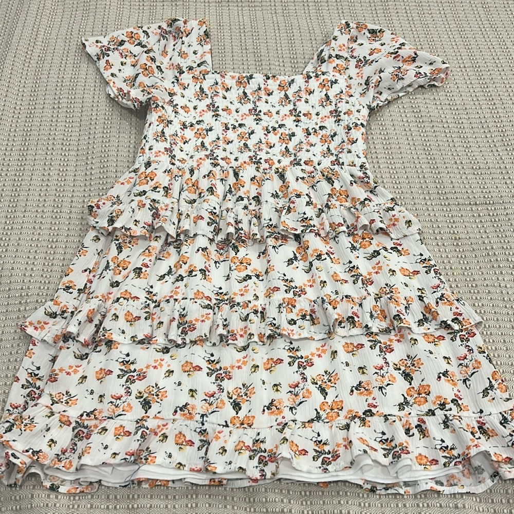 Super cute girls dress.  Excellent condition.